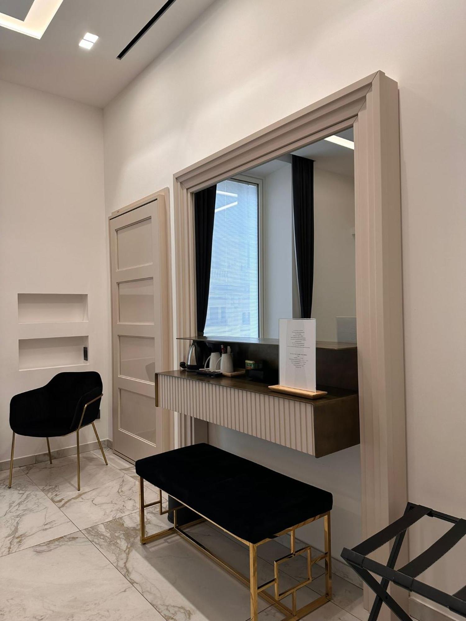 Maison Tritone Rom Exteriör bild